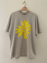 Load image into Gallery viewer, cult daisy t-shirt