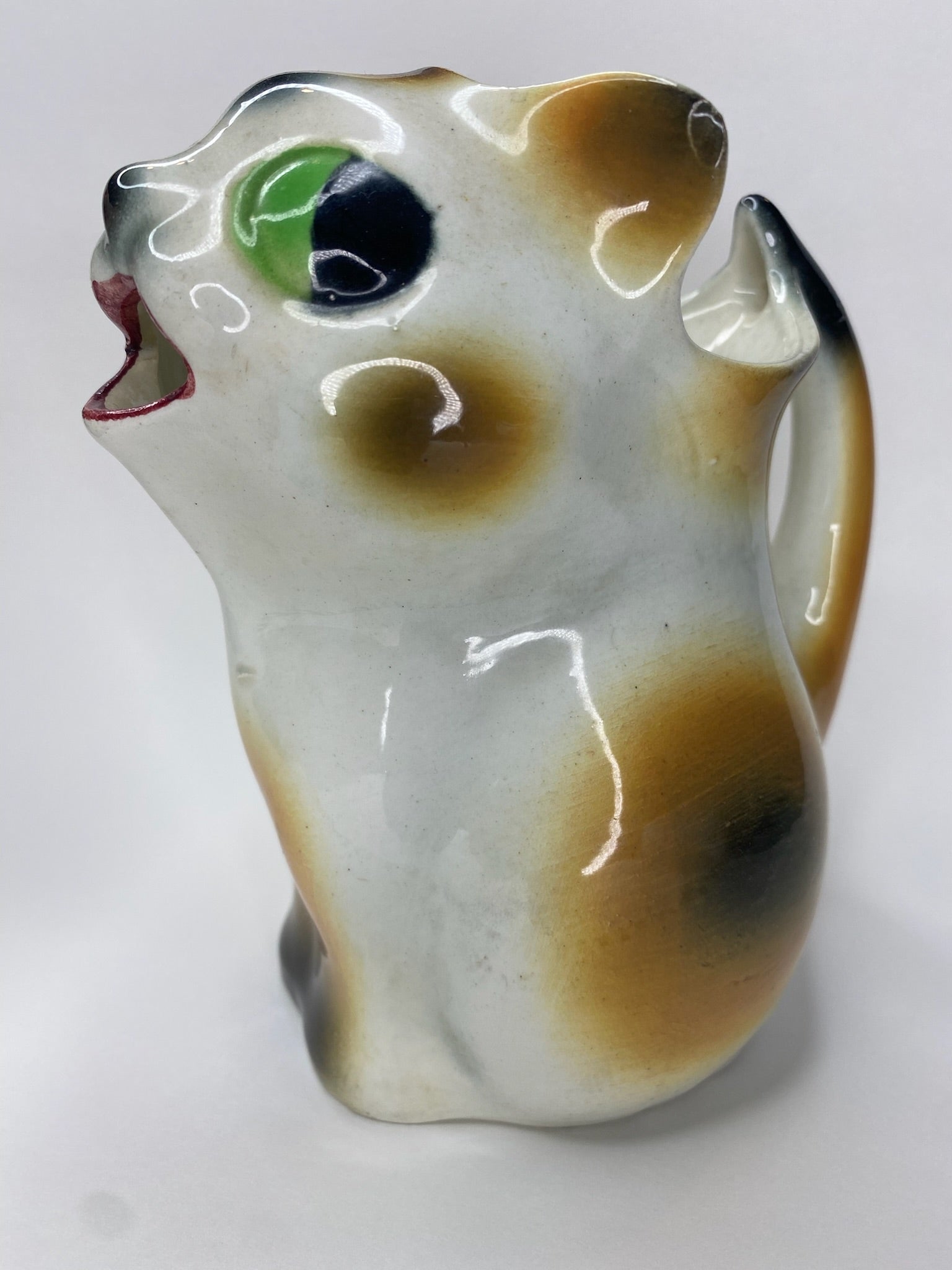 Green-eyed cat pitcher – Cult Woodworking